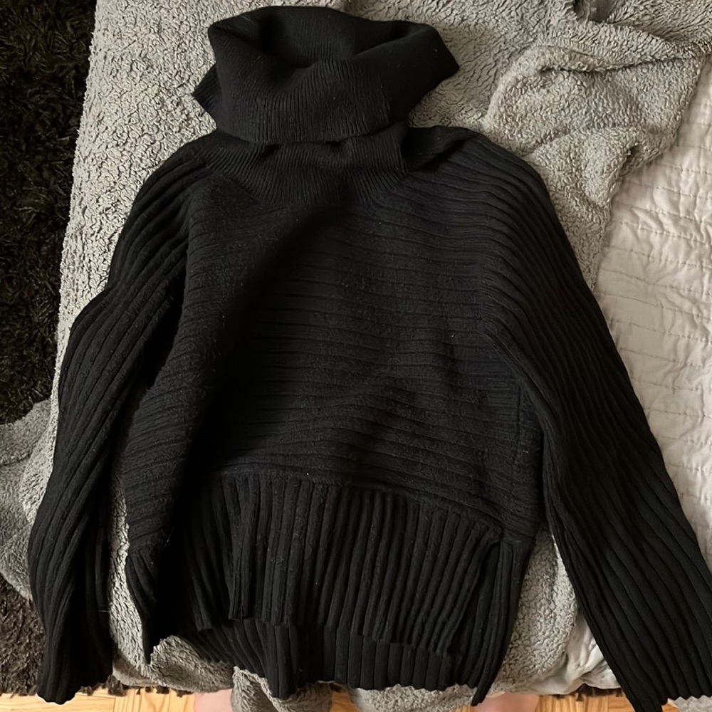 Cowl turtleneck sweater with side slits